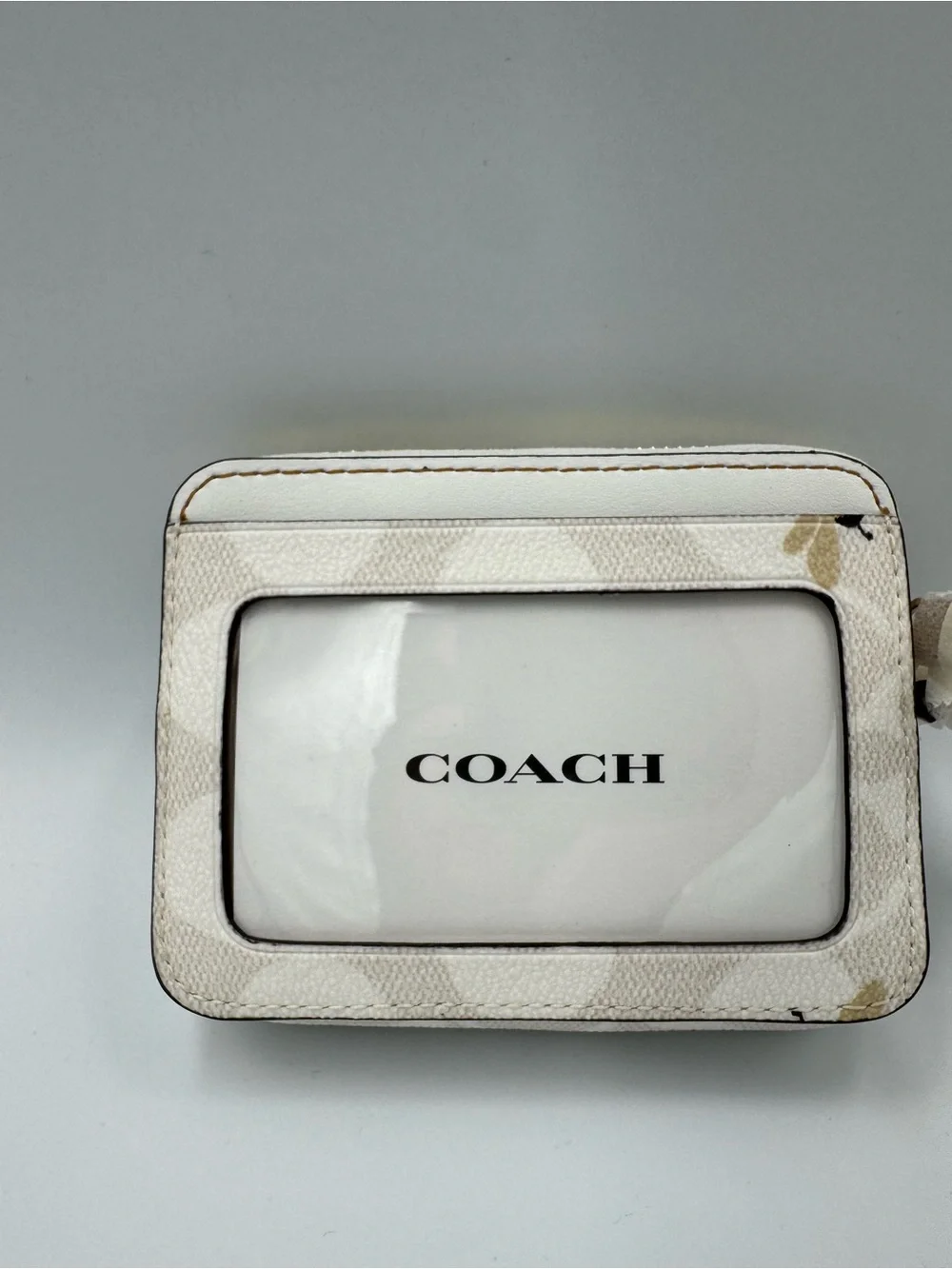 COACH White Bee Wrist Card Case NWT! 💛🐝 Bee the one to snatch this up!